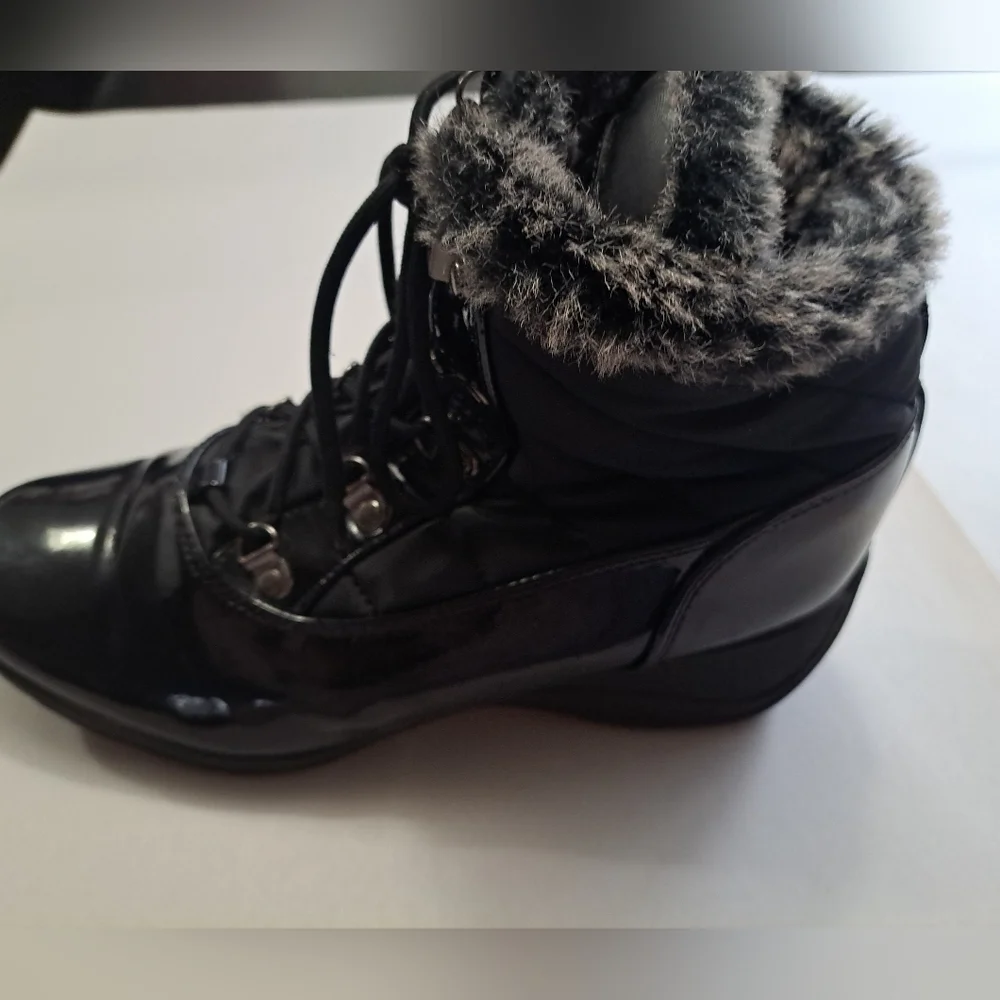 Khombu Ladies Lisa Rain/Snow Boot   Size 9